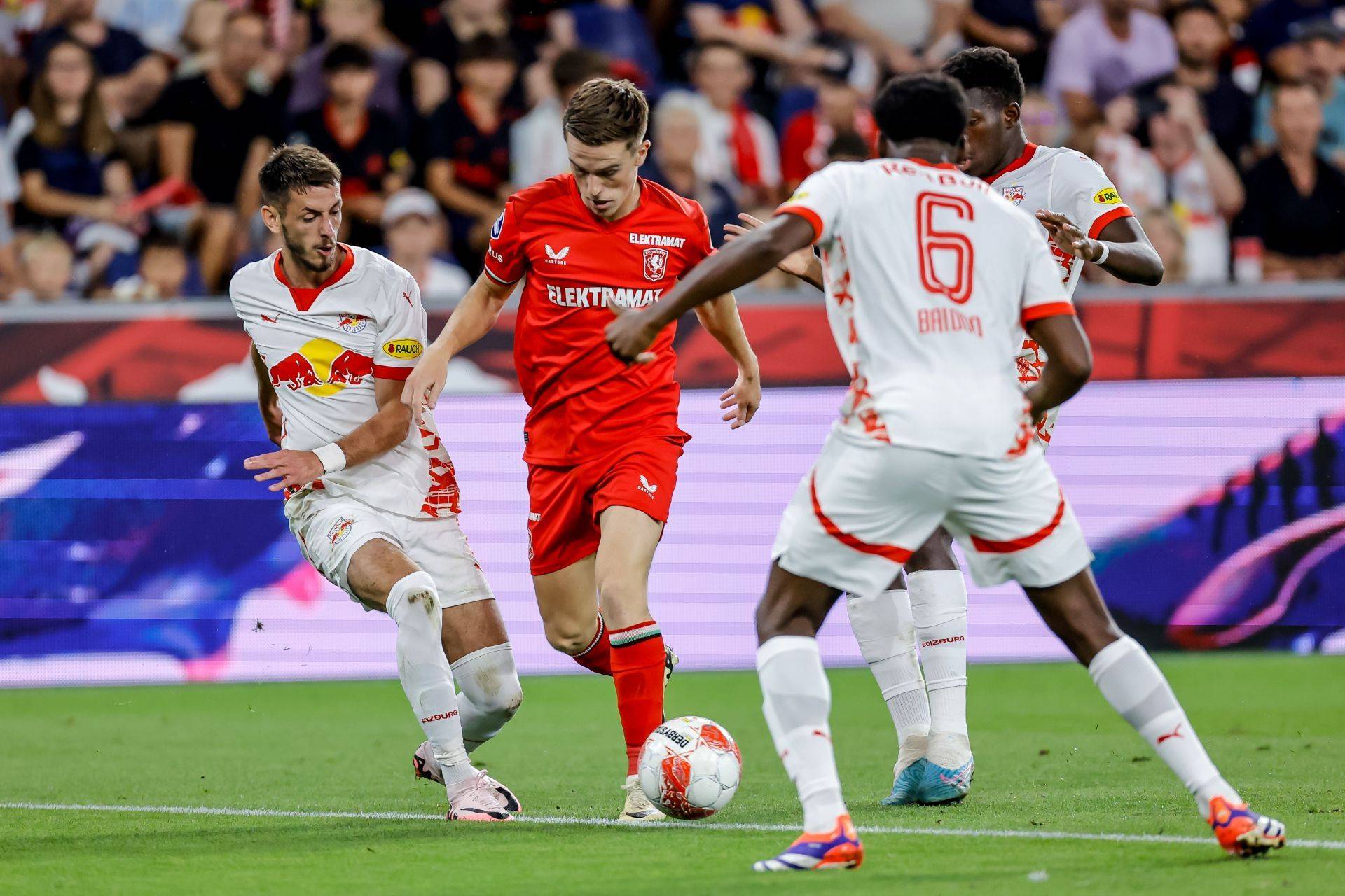 屡创造奇迹 屡创造奇迹